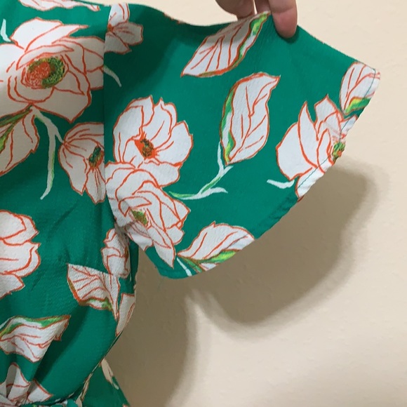 Wrap top with button inside and tie waist detail - Picture 3 of 4